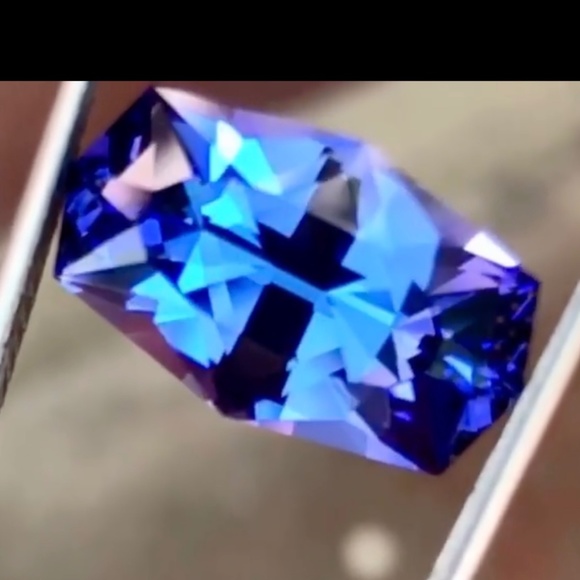 โจ TOP Color Tanzanite Ring with Natural Diamond Accents โจ (Over 5 Carats!)) - Picture 3 of 16